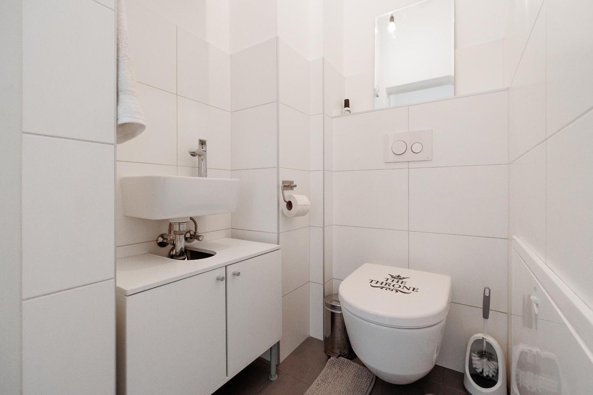 Modern City Apartment In Вена Экстерьер фото