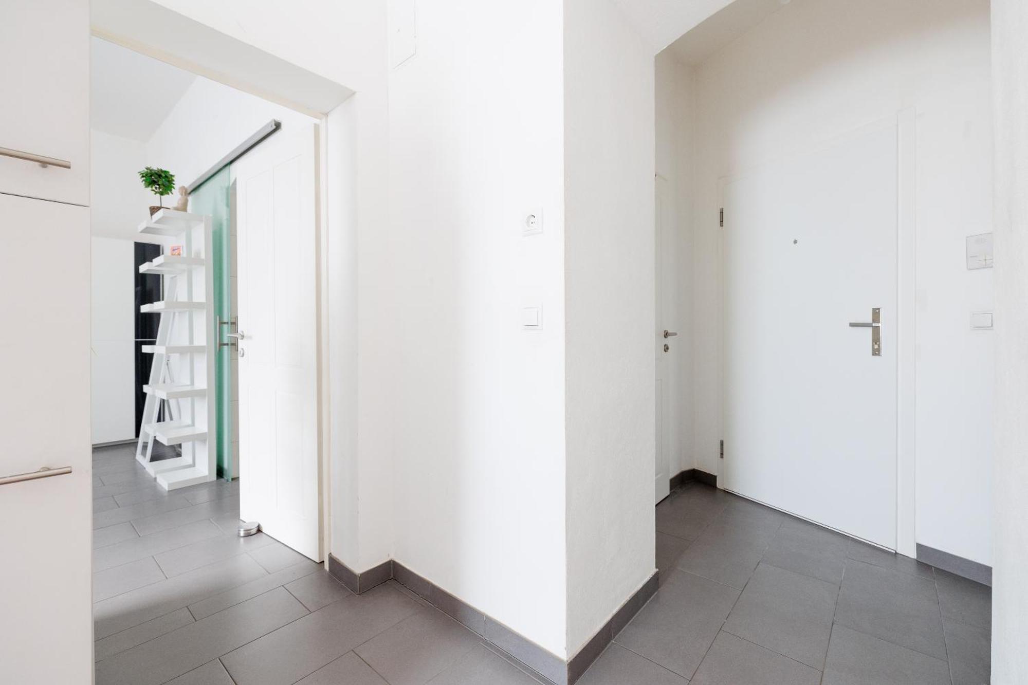Modern City Apartment In Вена Экстерьер фото